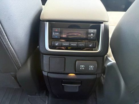 Used 2022 Subaru Ascent Limited AWD/4WD image 15