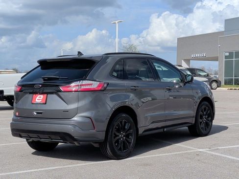 Used 2022 Ford Edge SE w/ Black Appearance Package image 8