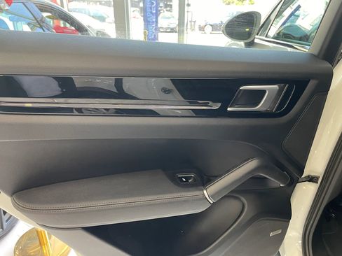 Used 2019 Porsche Cayenne AWD/4WD image 18