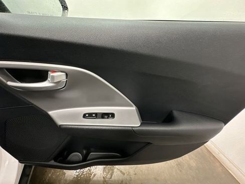 Used 2017 Kia Niro LX image 21