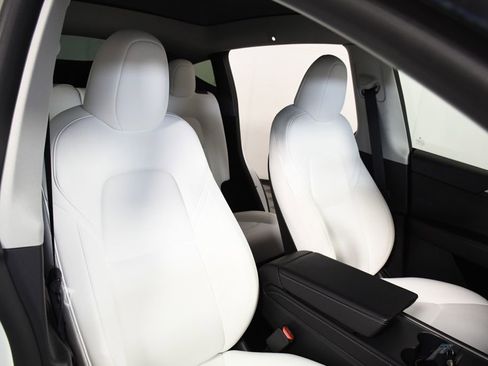 Used 2023 Tesla Model Y Long Range image 20