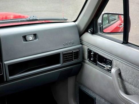 Used 1991 Jeep Cherokee Laredo image 21