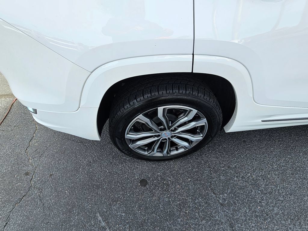 Used 2020 GMC Terrain Denali w/ Denali Premium Package FWD image 9