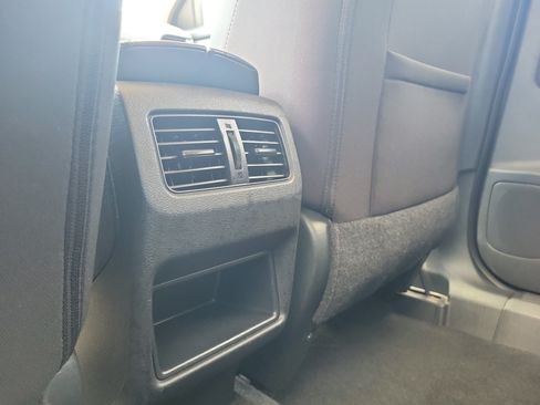Used 2024 Nissan Rogue S FWD image 17