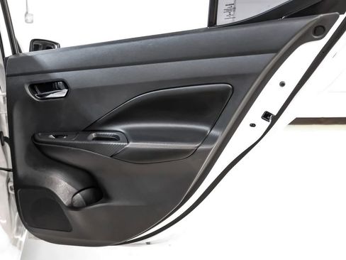 Used 2020 Nissan Versa SR w/ Convenience Package FWD image 44