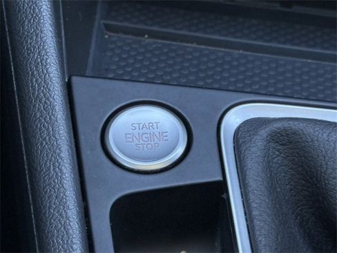 Certified 2025 Volkswagen Jetta SE image 21