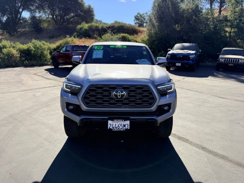 Used 2020 Toyota Tacoma TRD Off-Road w/ Technology Package AWD/4WD image 3