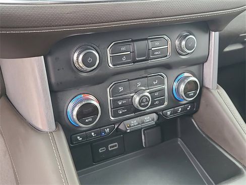 Used 2024 GMC Yukon SLT image 36