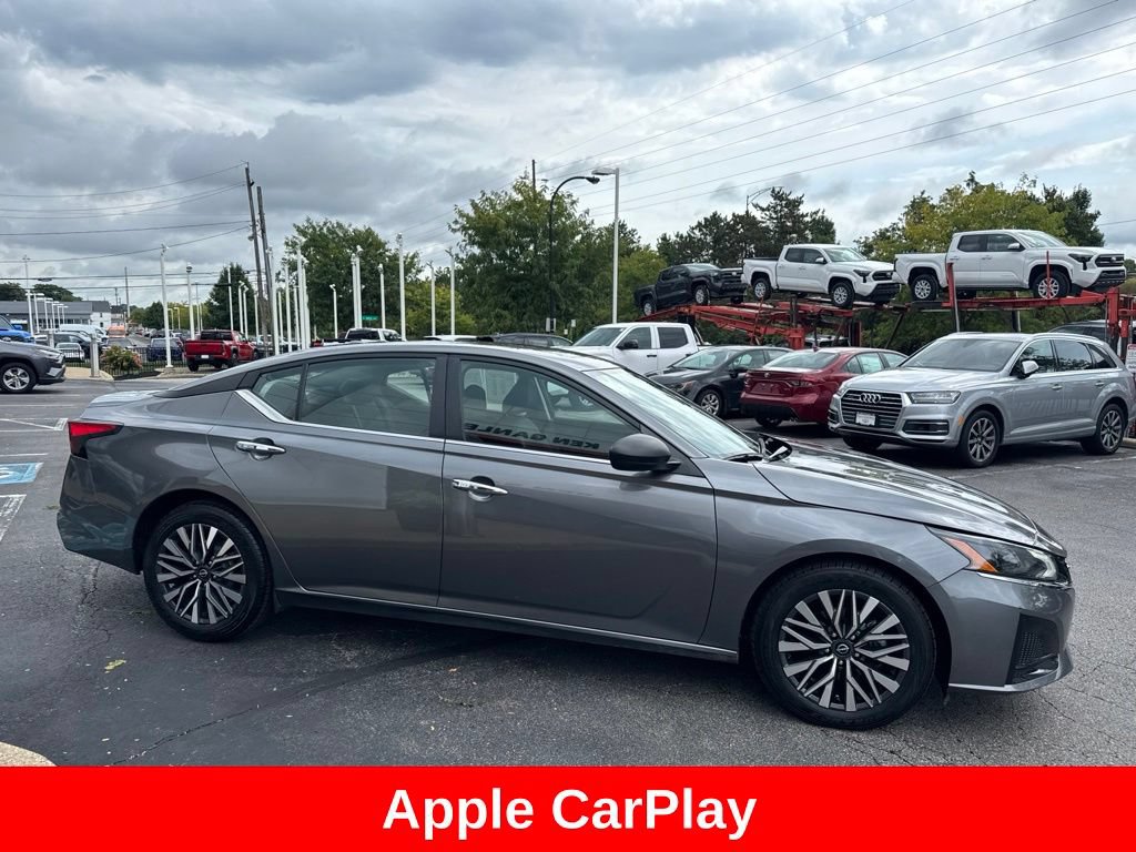 Used 2024 Nissan Altima 2.5 SV FWD image 8