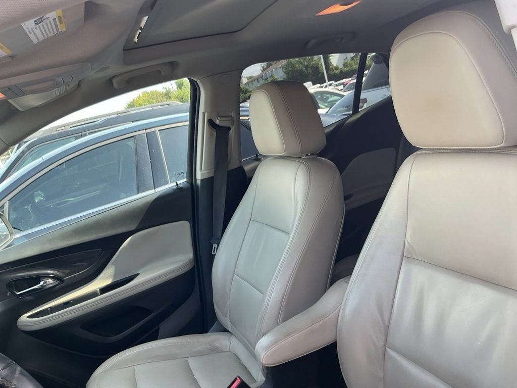 Used 2018 Buick Encore Essence w/ Experience Buick Package FWD image 8