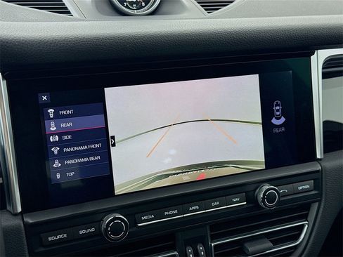 Used 2021 Porsche Macan image 20