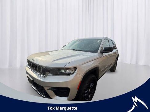 Used 2023 Jeep Grand Cherokee Laredo w/ Luxury Tech Group I AWD/4WD image 1