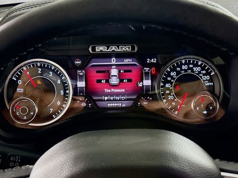 Used 2019 RAM 1500 Laramie RWD image 12