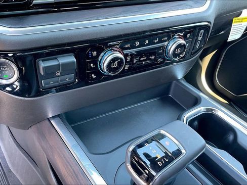New 2026 GMC Sierra 1500 SLT AWD/4WD image 18