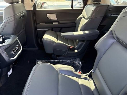 New 2025 Ford Expedition Active image 18