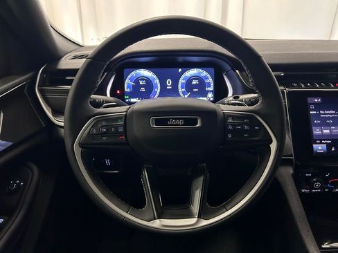Used 2023 Jeep Grand Cherokee L Laredo AWD/4WD image 9
