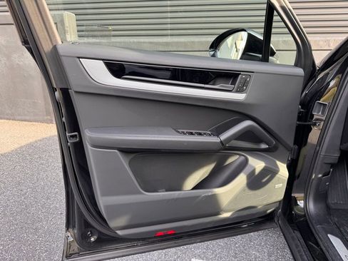 Certified 2025 Porsche Cayenne image 18