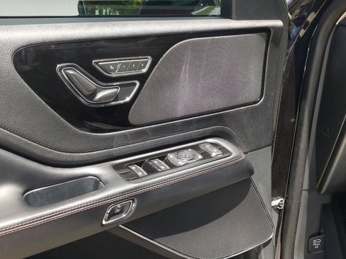 Used 2023 Lincoln Aviator AWD image 11