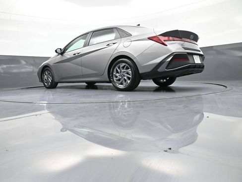 Certified 2024 Hyundai Elantra SEL FWD image 31
