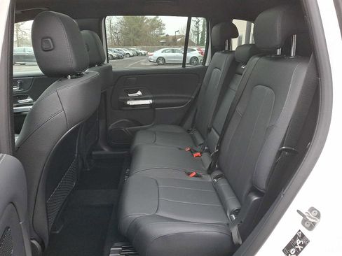 Used 2026 Mercedes-Benz GLB 250 4MATIC image 8