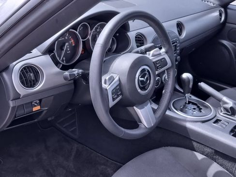Used 2010 MAZDA MX-5 Miata Touring RWD image 10
