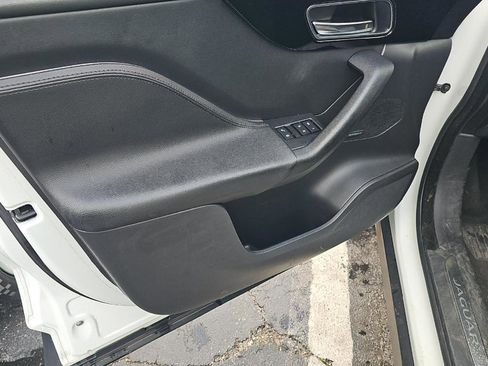 Used 2018 Jaguar F-PACE Premium image 10