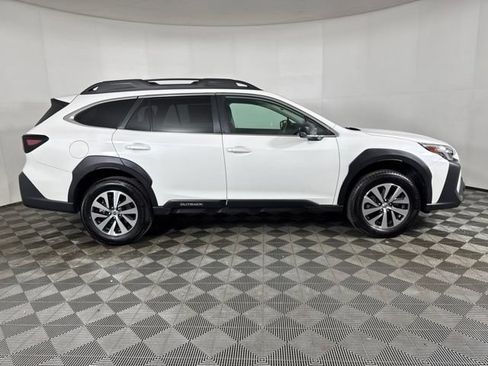 Used 2024 Subaru Outback AWD/4WD image 2