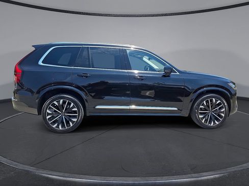 Certified 2026 Volvo XC90 B6 Plus AWD/4WD image 32