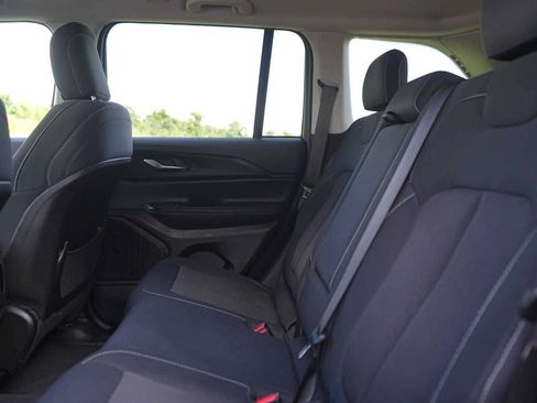 Used 2024 Jeep Grand Cherokee Laredo RWD image 14