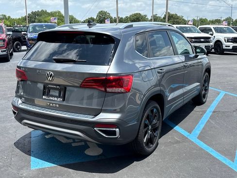 Used 2023 Volkswagen Taos SE w/ Black Wheel Package FWD image 4