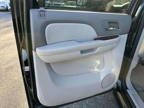 Used 2013 Chevrolet Avalanche LTZ image 18