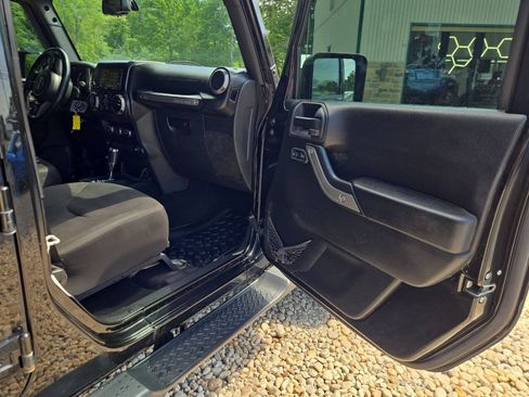 Used 2015 Jeep Wrangler Unlimited Sport w/ Quick Order Package 24S AWD/4WD image 25