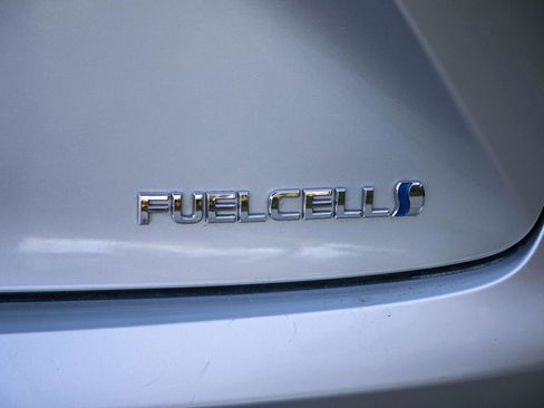 Used 2018 Toyota Mirai FWD image 17