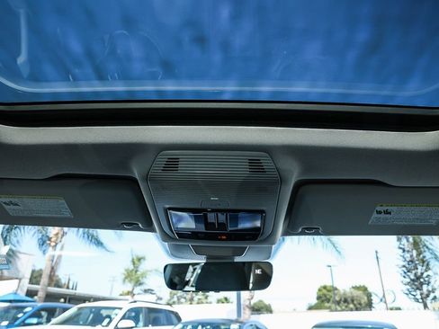 New 2025 Volkswagen Tiguan SE image 35