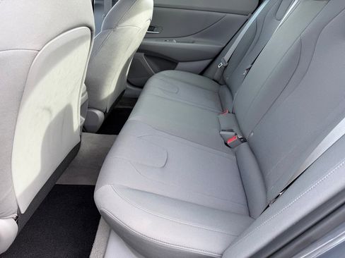 Certified 2025 Hyundai Elantra SE w/ Cargo Package image 10