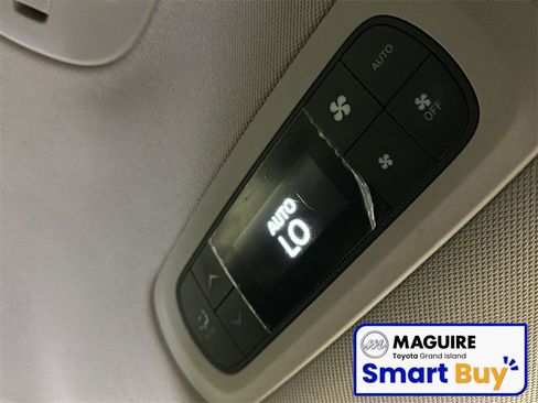 Used 2022 Chrysler Pacifica Touring-L image 23