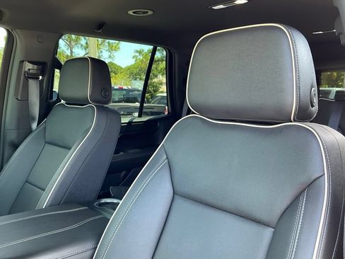 Used 2025 GMC Yukon Elevation AWD/4WD image 29