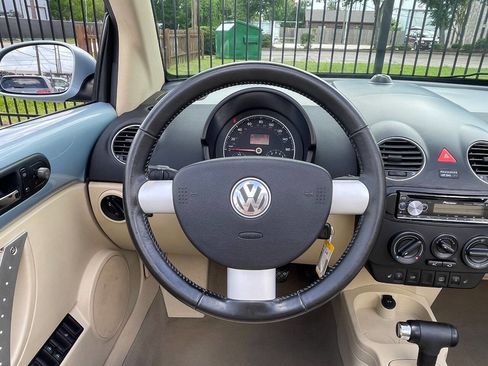 Used 2010 Volkswagen Beetle Convertible image 30