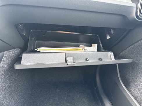 Used 2025 Volvo XC40 B5 Core image 31