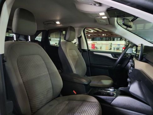 Used 2022 Ford Escape SE w/ SE Sport Appearance Package image 23