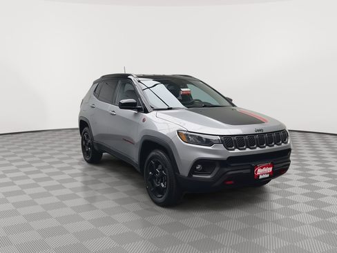 Used 2023 Jeep Compass Trailhawk AWD/4WD image 29