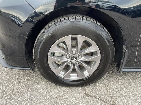 Used 2023 Toyota Sienna LE image 9