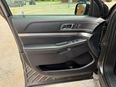 Used 2019 Ford Explorer XLT FWD image 9