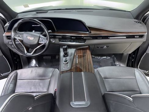 Used 2023 Cadillac Escalade ESV Premium Luxury image 17