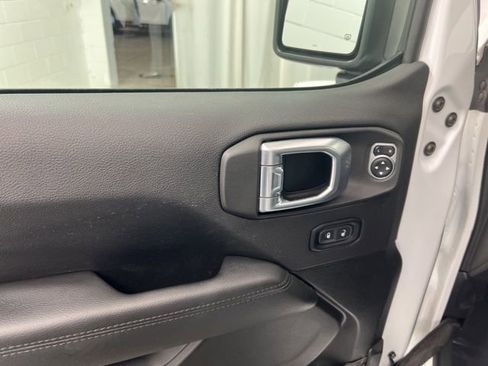 Used 2021 Jeep Wrangler Unlimited Sahara image 14