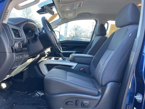 Used 2024 Nissan Titan SV w/ SV Convenience Package image 4