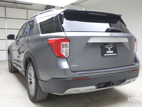 Used 2022 Ford Explorer XLT w/ Equipment Group 202A RWD image 2