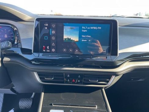 Used 2024 Volkswagen Atlas Cross Sport SE image 16