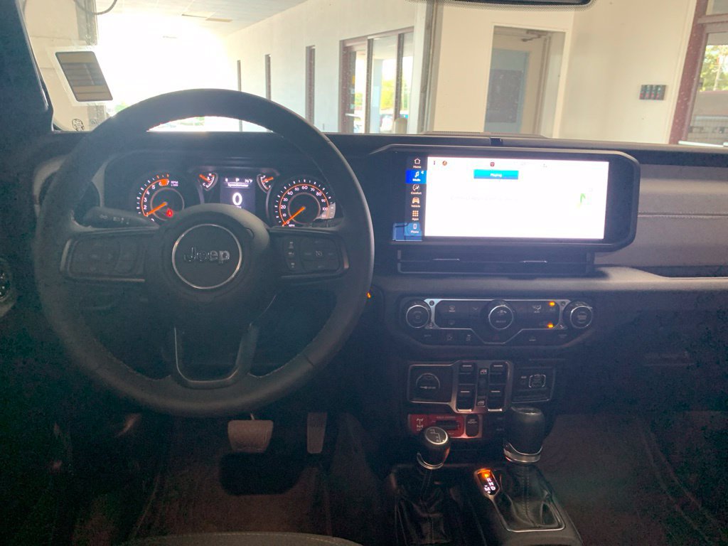 Used 2025 Jeep Wrangler Unlimited Sport AWD/4WD image 10