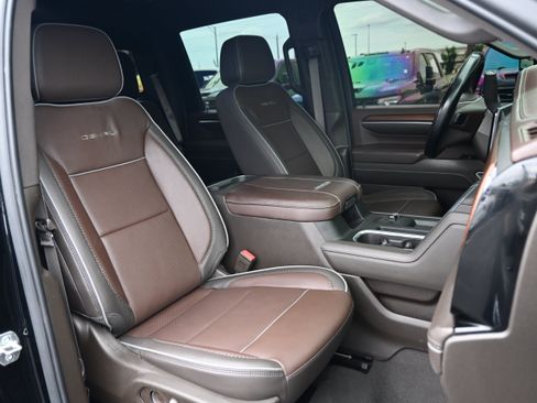 Used 2025 GMC Sierra 3500 Denali AWD/4WD image 34